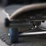 roues de skate bleues