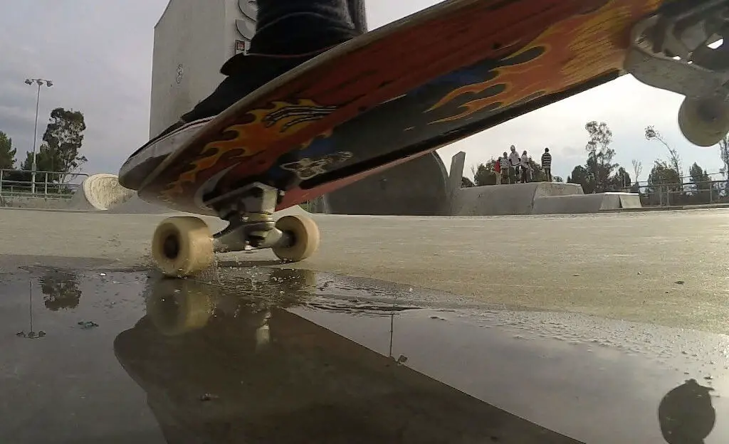 Skateboard et pluie